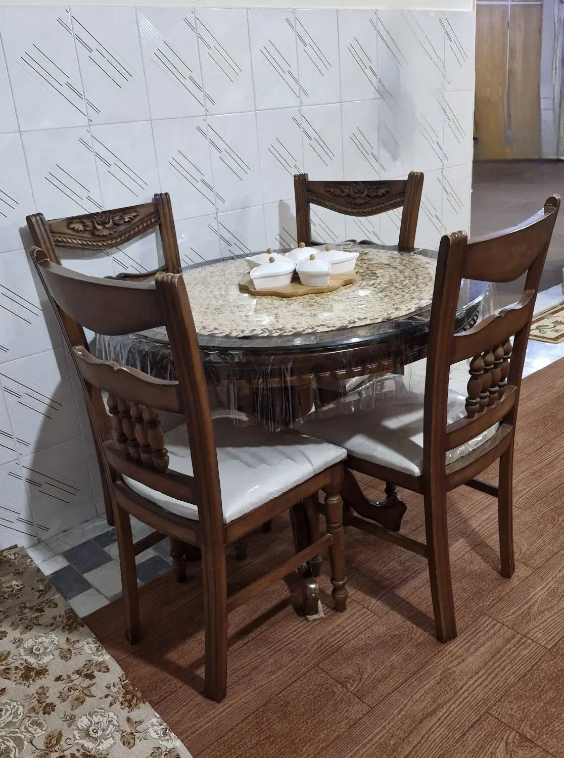میزناهارخوری ۴ نفره چوب|میز و صندلی غذاخوری|خمین, |دیوار