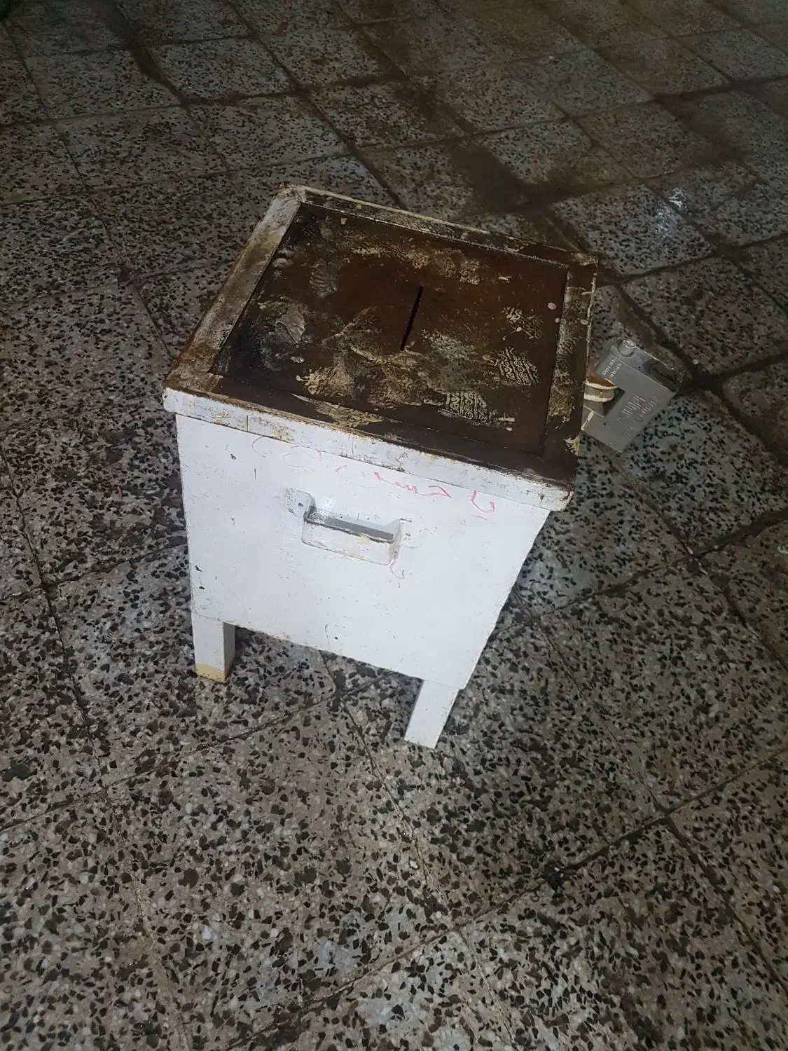 صندق آهنی|ابزارآلات|مسجد سلیمان, |دیوار