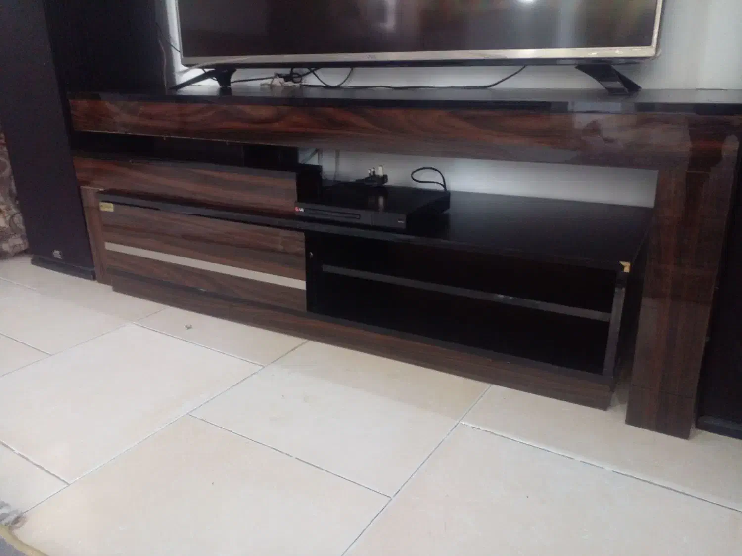 میز|میز تلویزیون|محمدشهر, محمدشهر|دیوار