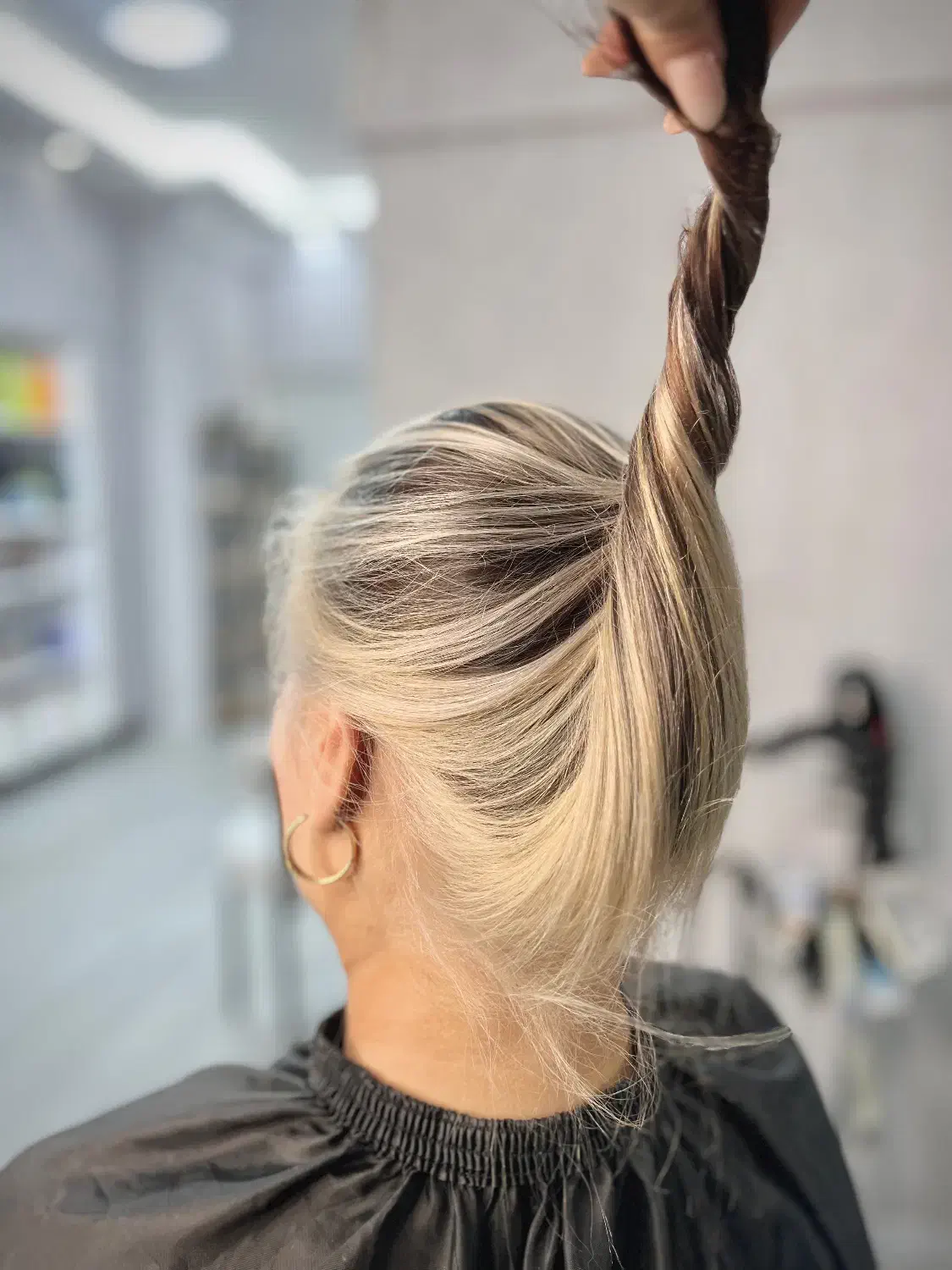 تخفیف ویژه رنگ و لایت و انواع تراپی احیا و صافی مو|خدمات آرایشگری و زیبایی|رشت, گلسار|دیوار