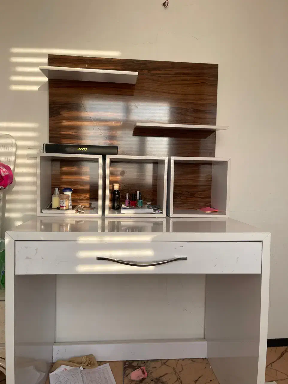 میز مطالعه و کتابخونهی تمیز و خوشساخت برای فروش|میز تحریر و کامپیوتر|دوگنبدان, |دیوار