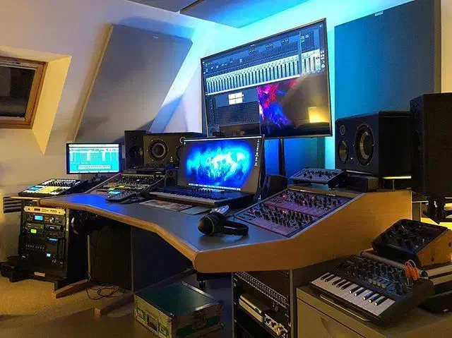 آهنگسازی و تنظیم/ظبط گویندگی و پادکست/استودیوaven|خدمات پذیرایی، مراسم|آباده, |دیوار