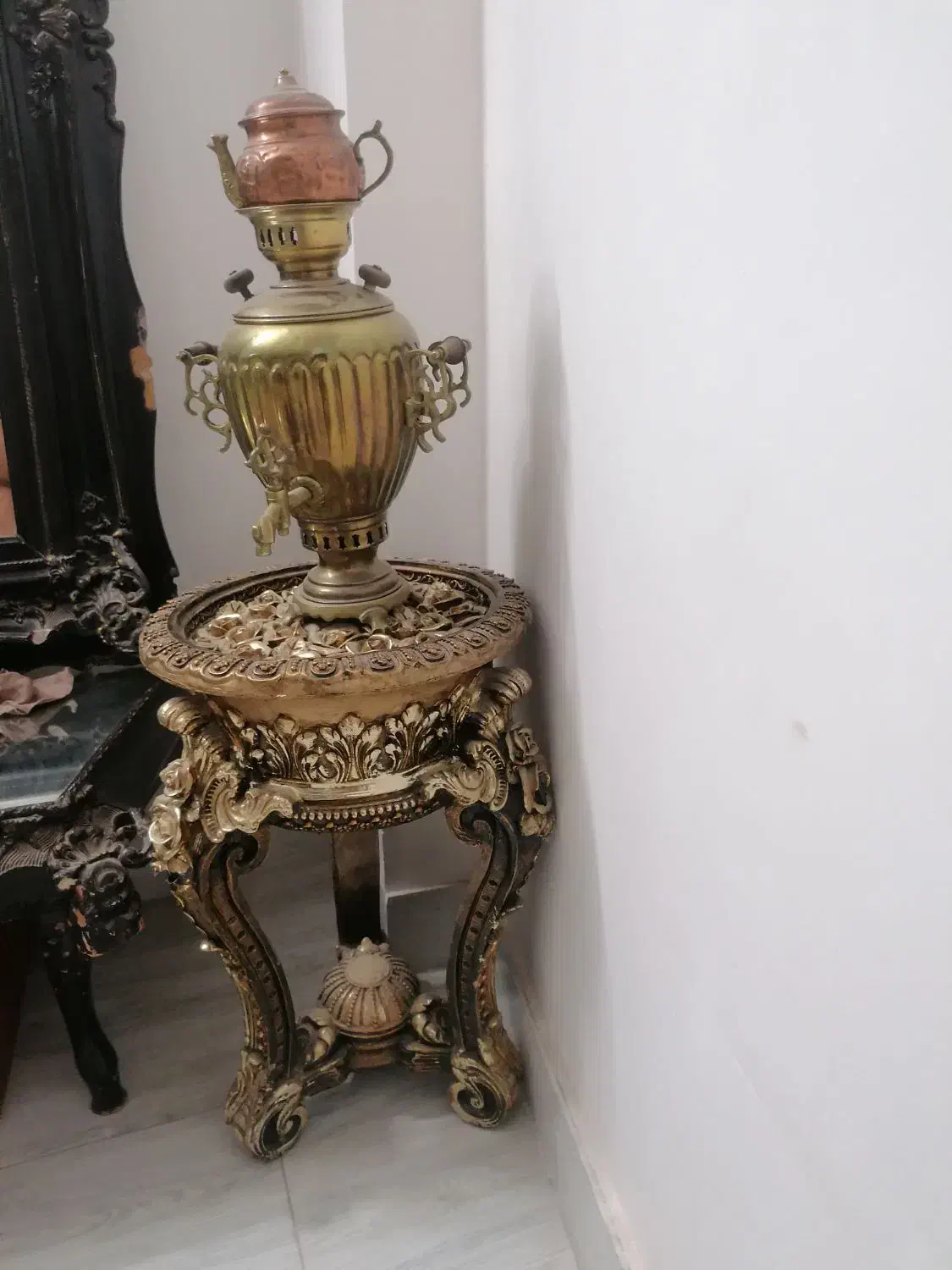 سماور زغالی به همراه میز پلی استیر|کلکسیون اشیاء عتیقه|سبزوار, اسلام آباد|دیوار