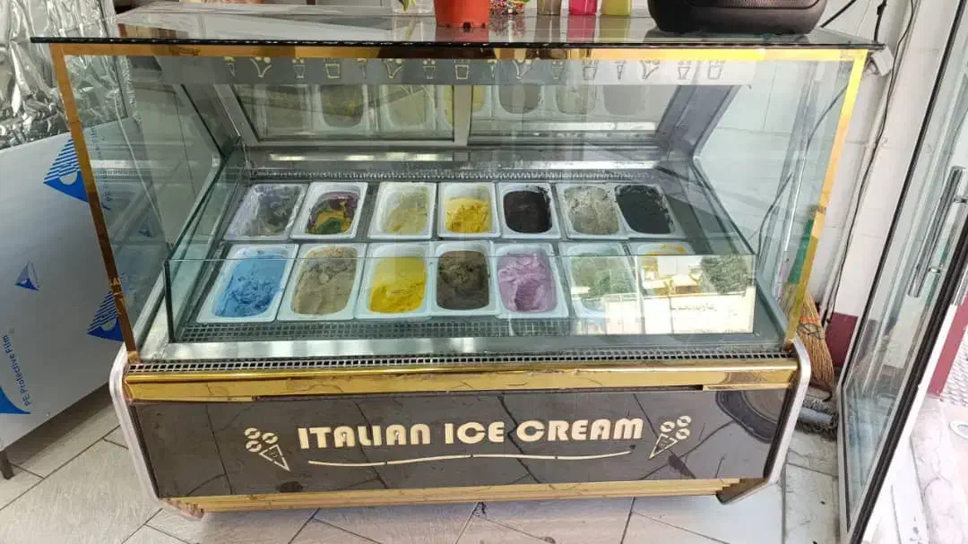 فروش تاپینگ بستنی فرساندویچی قهوه ساز|کافیشاپ و رستوران|مرودشت, ژیان|دیوار