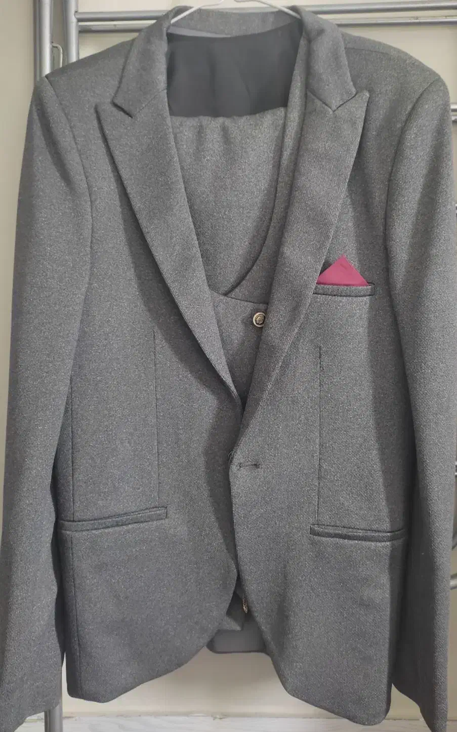 دو دست کت وشلوار|لباس|رشت, توشیبا|دیوار