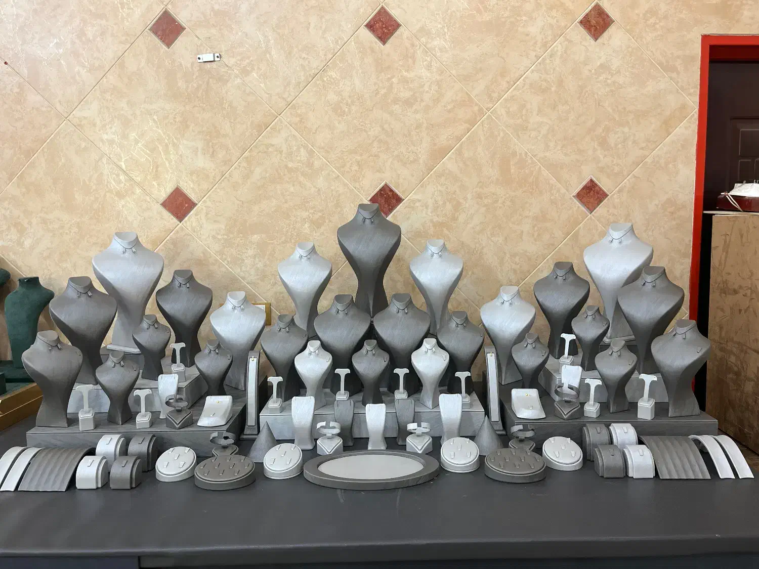 ویترین طلا /مانکن طلا /دکور طلا /کار ماده|فروشگاه و مغازه|ورامین, شهرک ولیعصر|دیوار