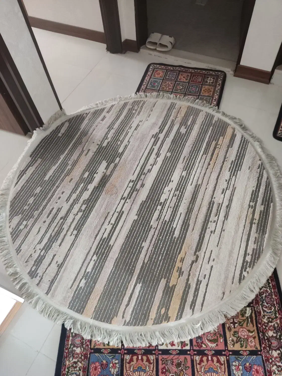 فرش گرد 1نیم در 1نیم|فرش|اصفهان, مارچین|دیوار