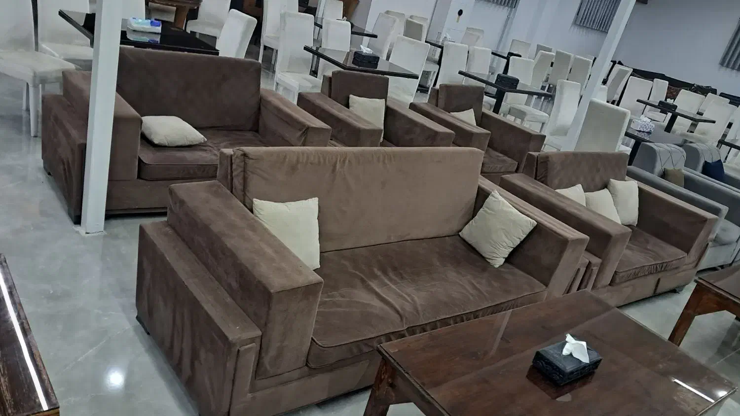 تخت چوبی واهنی وصندلی چوبی واهنی|صندلی و نیمکت|نور, |دیوار