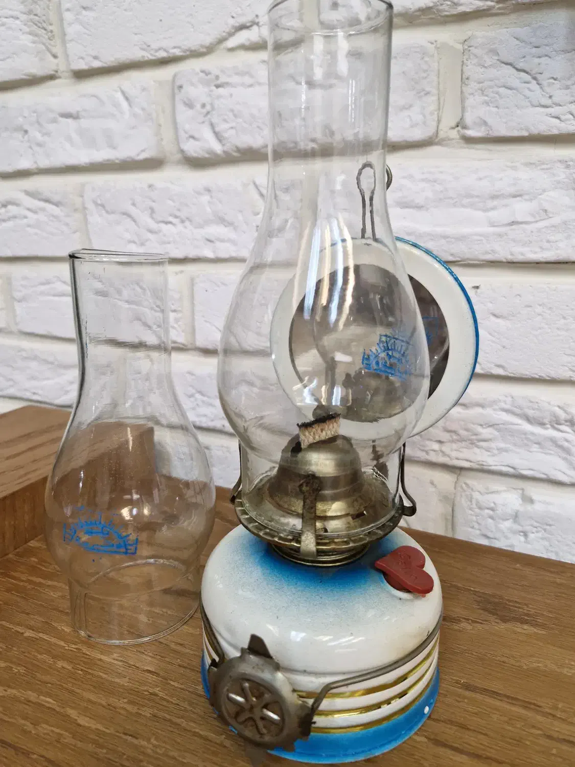 گردسوز نفتی|کلکسیون اشیاء عتیقه|دماوند, گیلاوند|دیوار