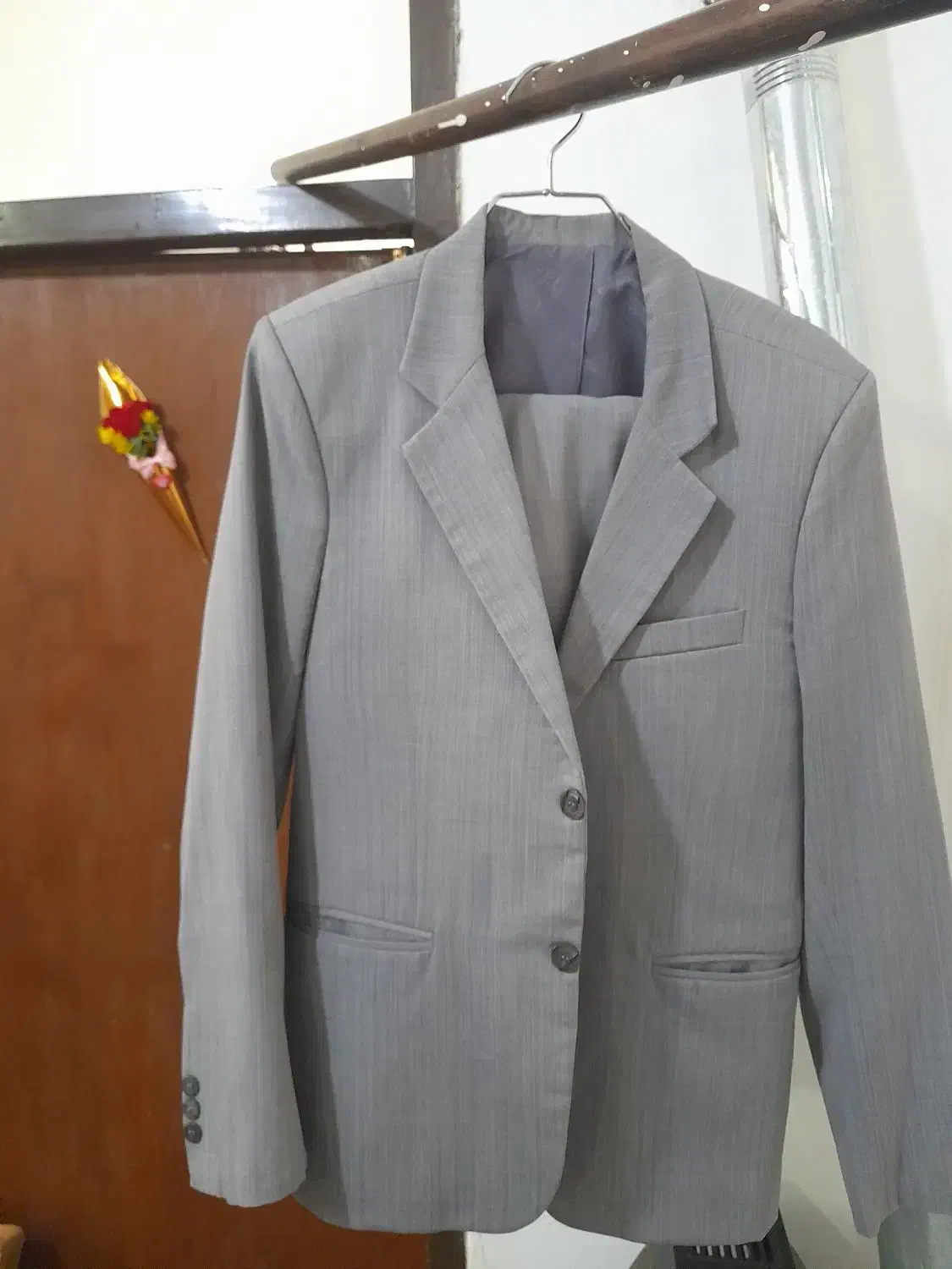 فروش تعدادی کت شلوار در حد نو|لباس|لاهیجان, خمیر کلایه|دیوار