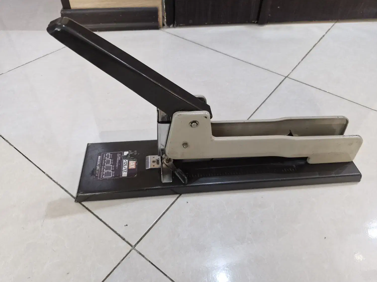 منگنه ژاپنی اصلی وسط زن|لوازم التحریر|مشهد, سجاد شهر|دیوار