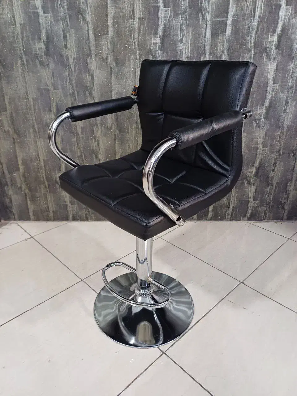 صندلی  آزمایشگاهی|صندلی و نیمکت|قدس, شهر‌قدس|دیوار