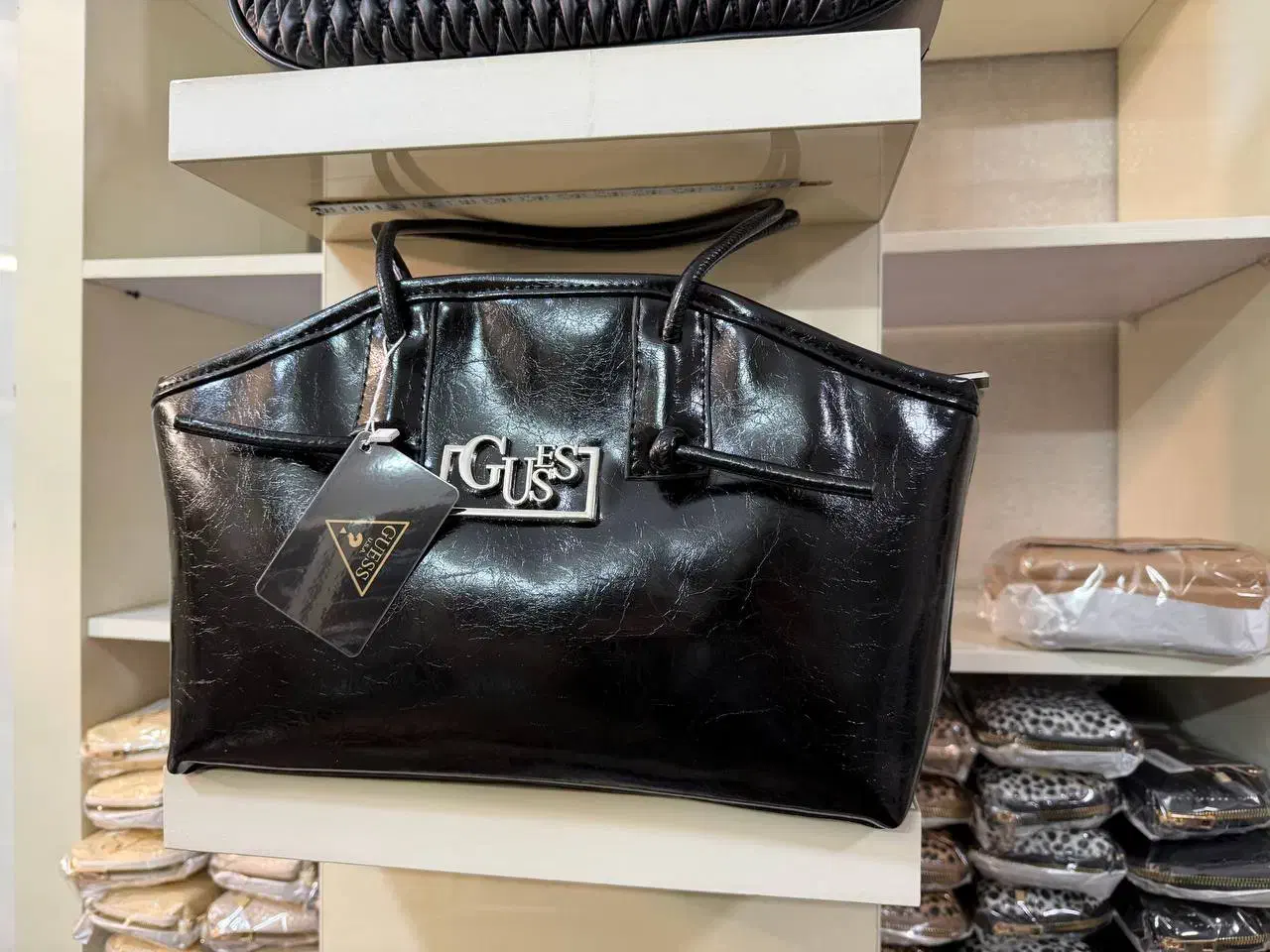 خاص زیبا خارجی|کیف، کفش، کمربند|سمیرم, |دیوار