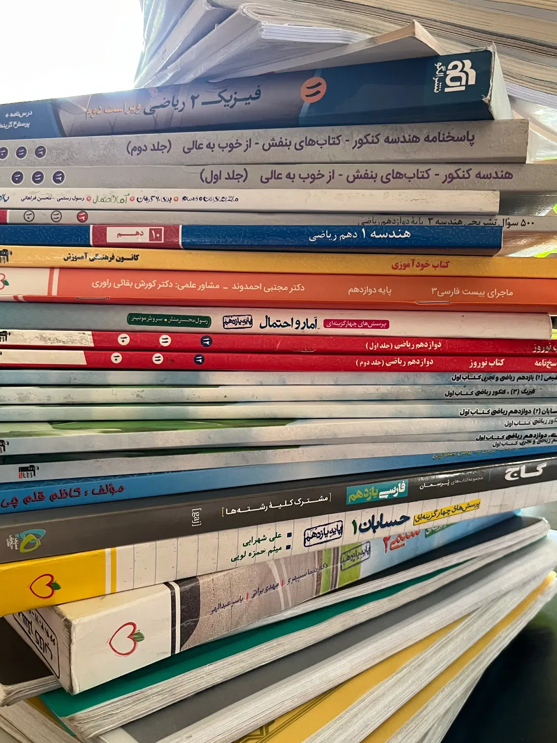 کتاب درسی دوازدهم و کمک درسی سه مقطع|کتاب و مجله آموزشی|تهران, شهرک بوعلی|دیوار