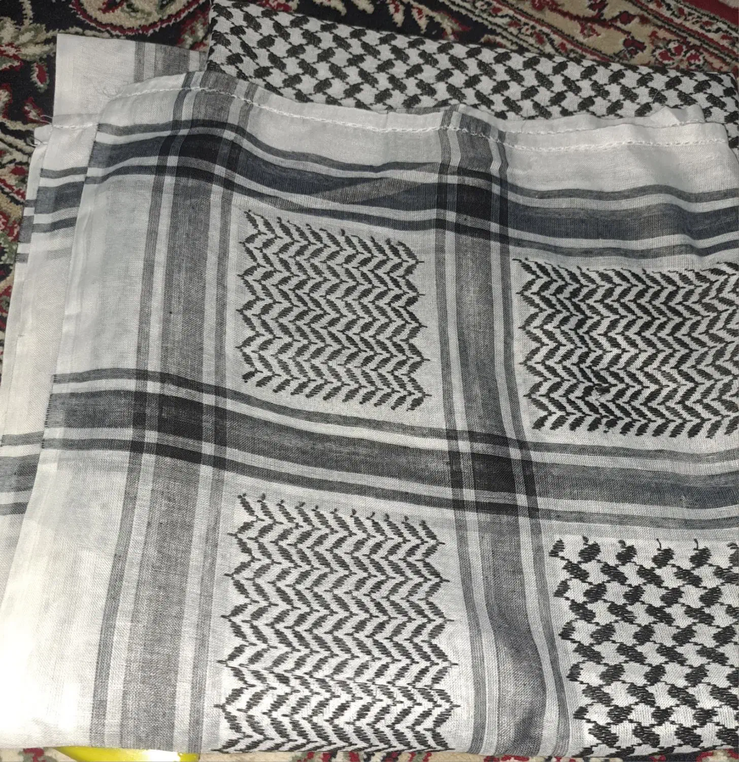 چفیه|لباس|اسلامآباد غرب, |دیوار