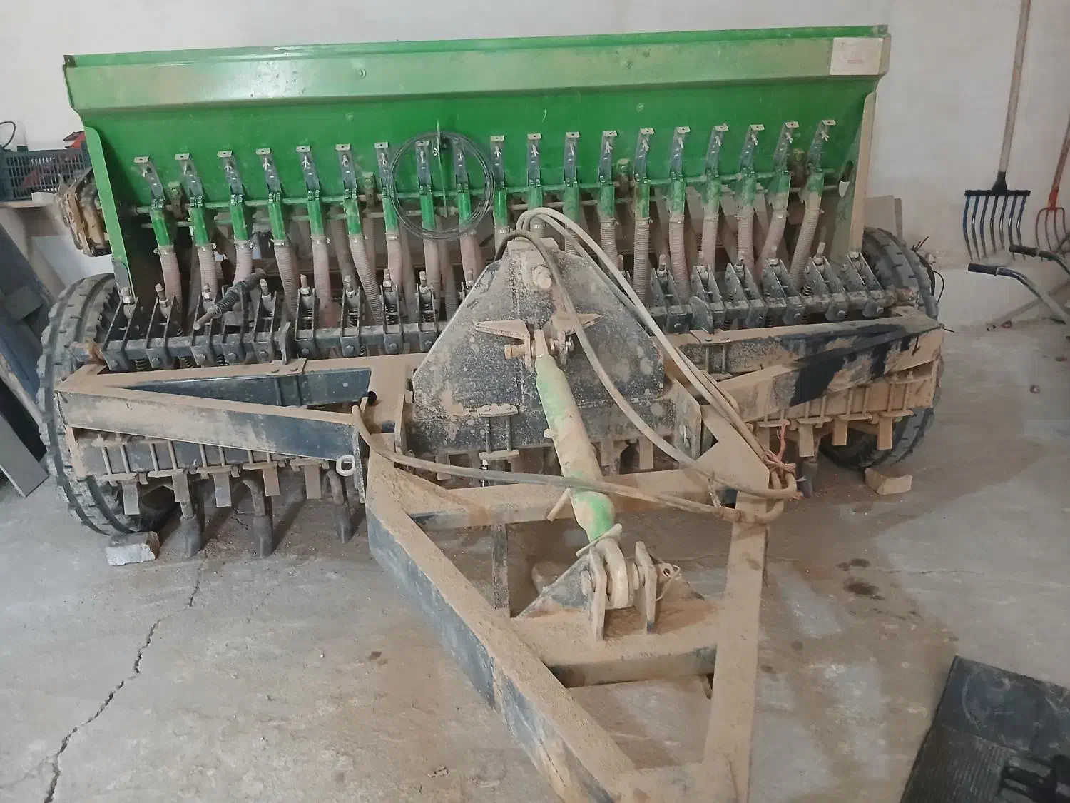 بذر پاش و دیکس|ماشین‌آلات صنعتی|سنقر, |دیوار