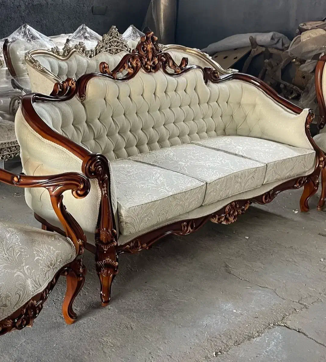 مبل راحتی کلاسیک سلطنتی ملایر|مبلمان خانگی و میز عسلی|اراک, |دیوار