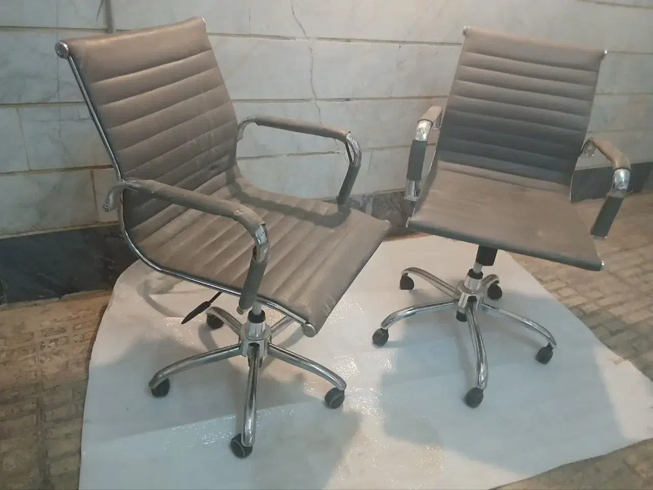 صندلی|صندلی و نیمکت|اسلام‌شهر, شهرک قائمیه|دیوار