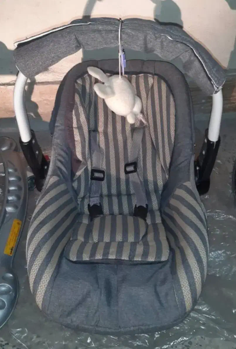 لوازم کودک|کالسکه و لوازم جانبی|اصفهان, ارغوانیه|دیوار