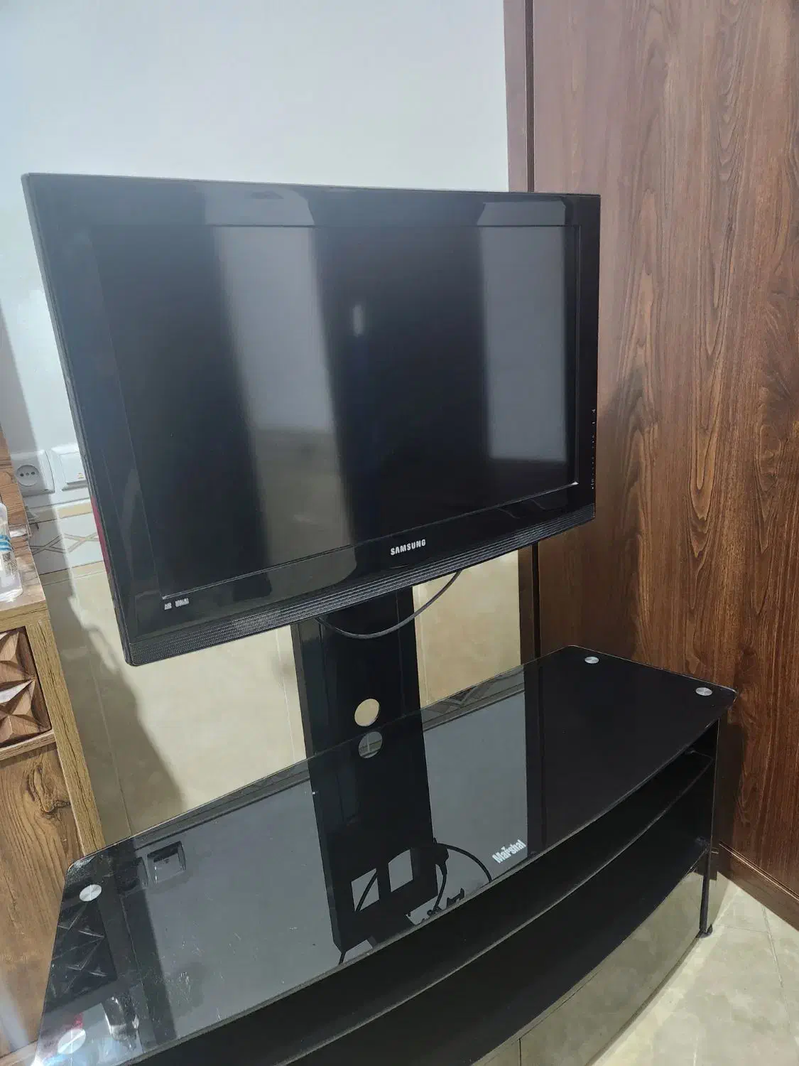 تلویزیون سامسونگ اصل همراه با میز|تلویزیون و پروژکتور|کرمان, |دیوار