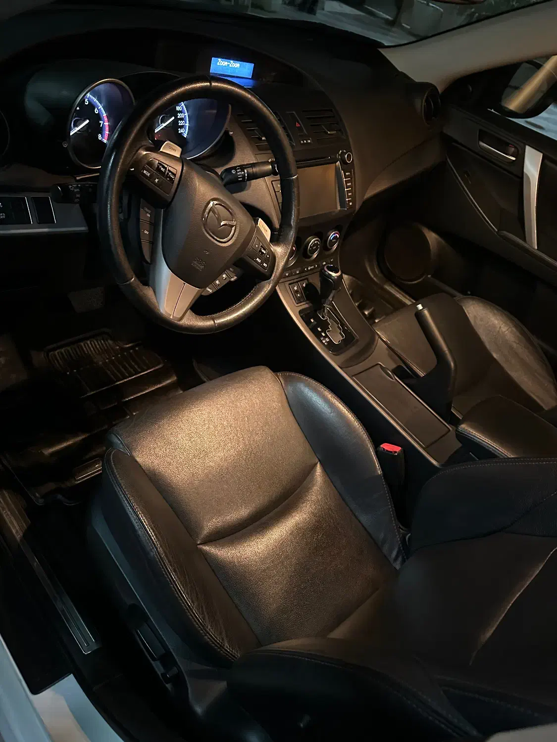 مزدا ۳ مدل ۹۷|خودرو سواری و وانت|شیراز, عفیف‌آباد|دیوار