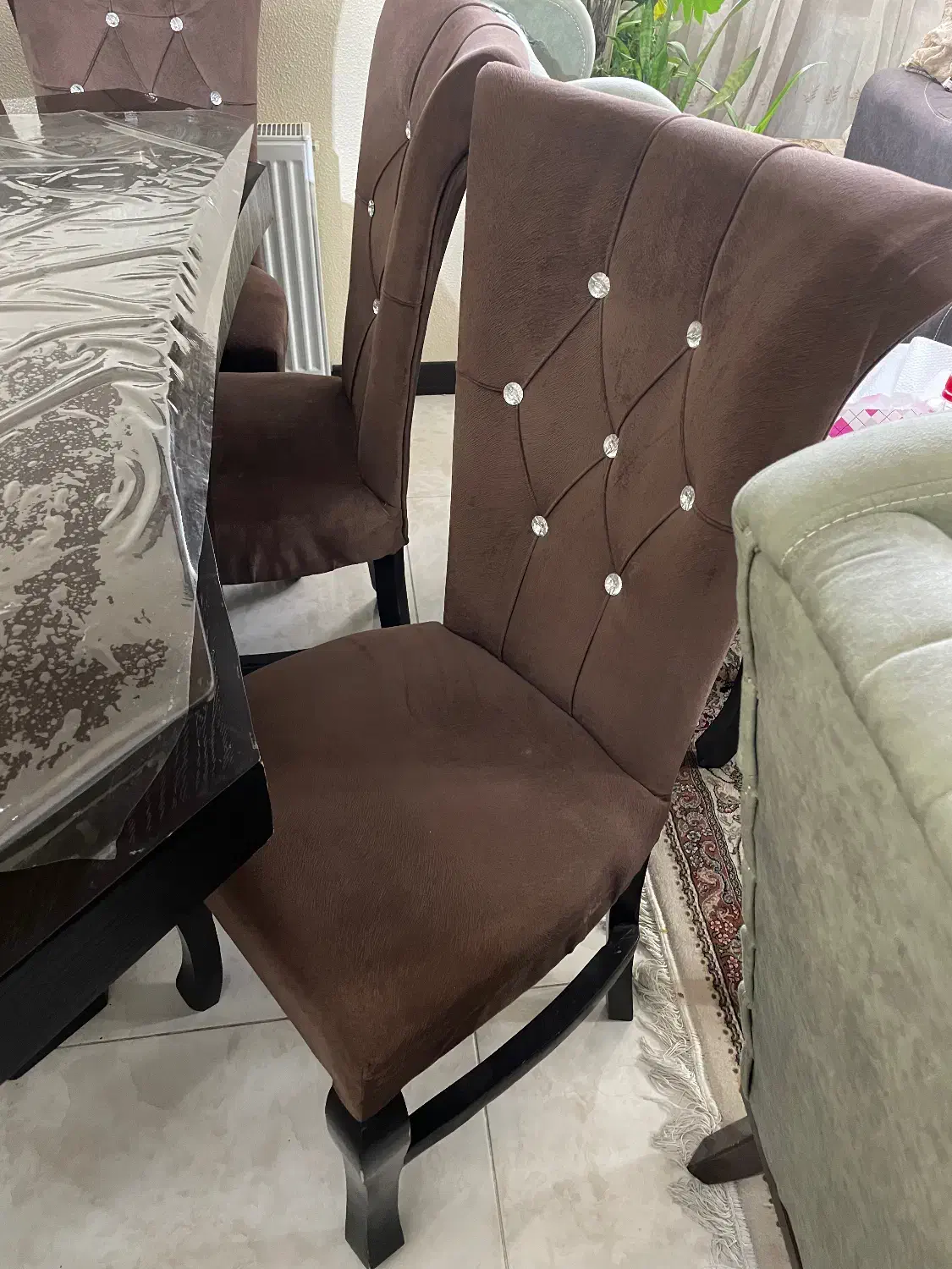 میز نهار خوری|میز و صندلی غذاخوری|شاهین‌شهر, سعدی جنوبی|دیوار