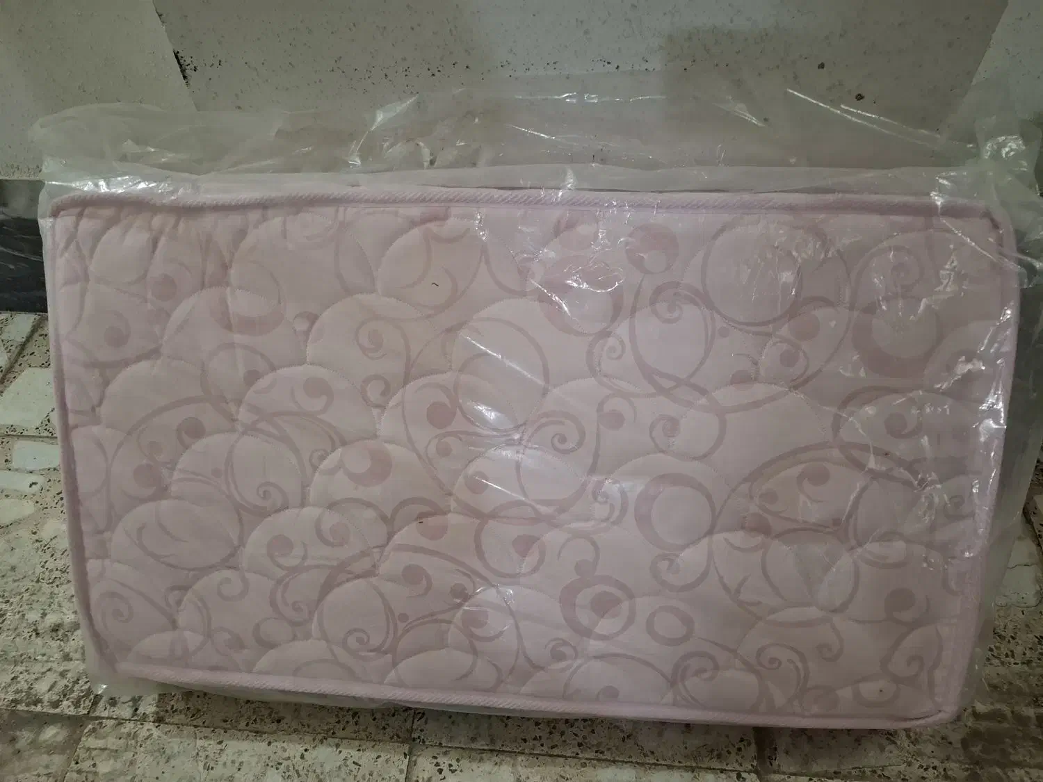 تشک کودک|تشک تختخواب|رشت, کوی عرفان|دیوار