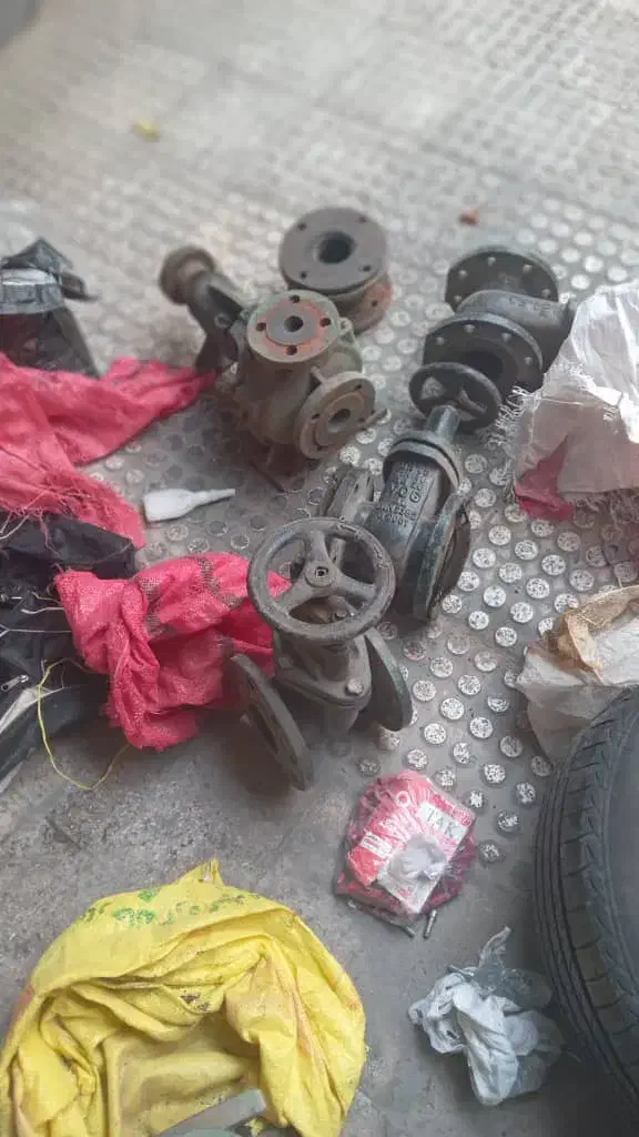 شیرفلکه و پمپ آب|مصالح و تجهیزات ساختمان|گلپایگان, |دیوار