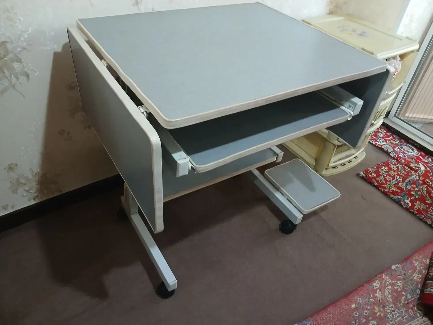 میز کامپیوتر در حد نو|میز تحریر و کامپیوتر|اسلام‌شهر, شهرک مفیدی|دیوار