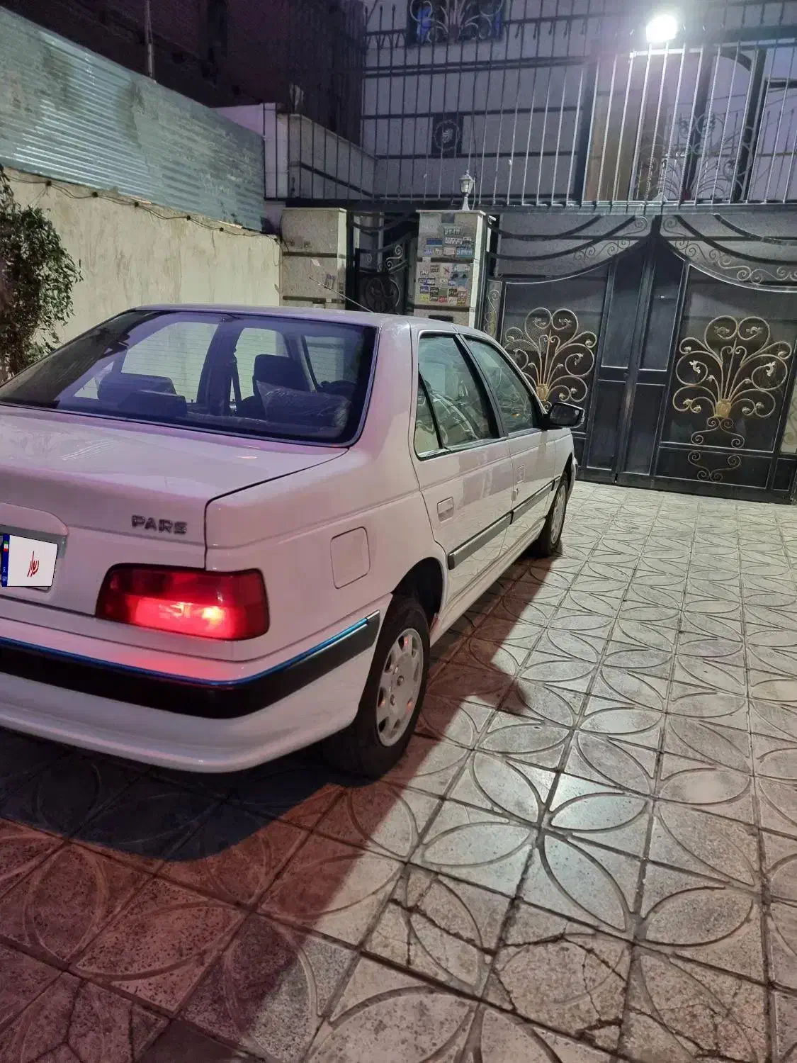 مدل ۴۰۱ یه لکه رنگ|خودرو سواری و وانت|اسلامشهر, باغ فیض|دیوار