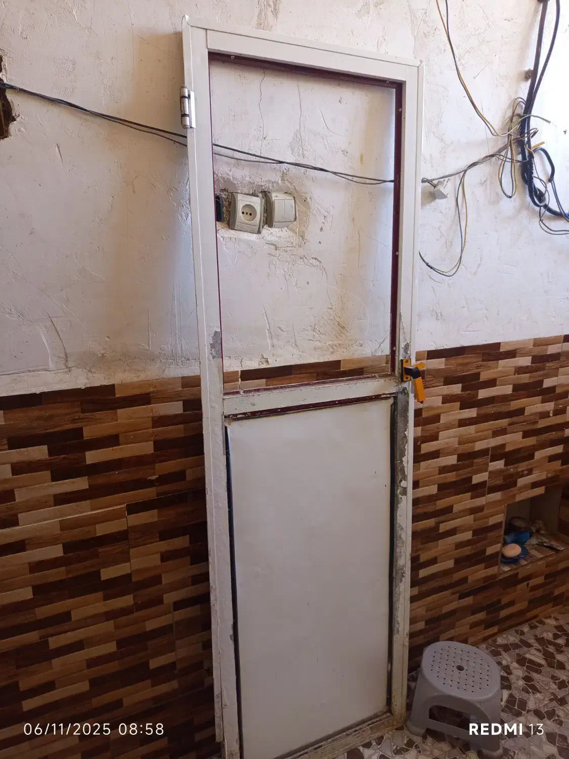 کاملا سالم|لوازم حمام|خان ببین, |دیوار