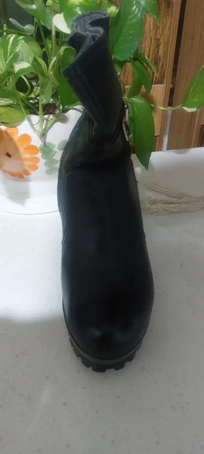 بوت چرم راحت و در حد نو سایز ۳۹ و ۴۰|کیف، کفش، کمربند|تهران, شهرک گلها (تهرانسر)|دیوار