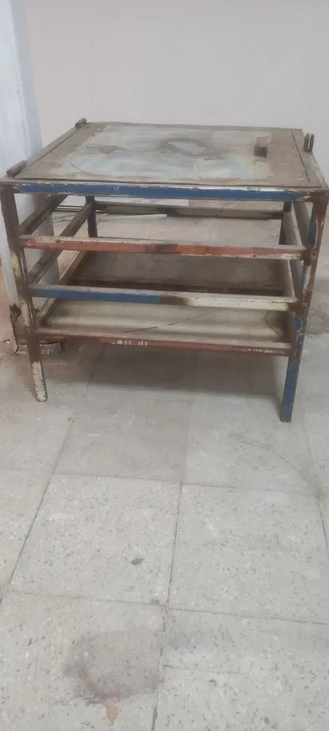 یک عدد قفس اهنی و دی وی دی نو|لوازم جانبی حیوانات|بروجرد, |دیوار