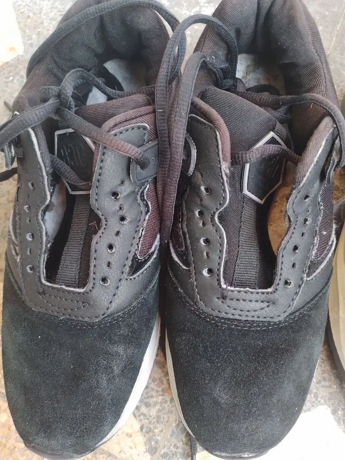 کفش|کیف، کفش، کمربند|شیراز, تندگویان|دیوار