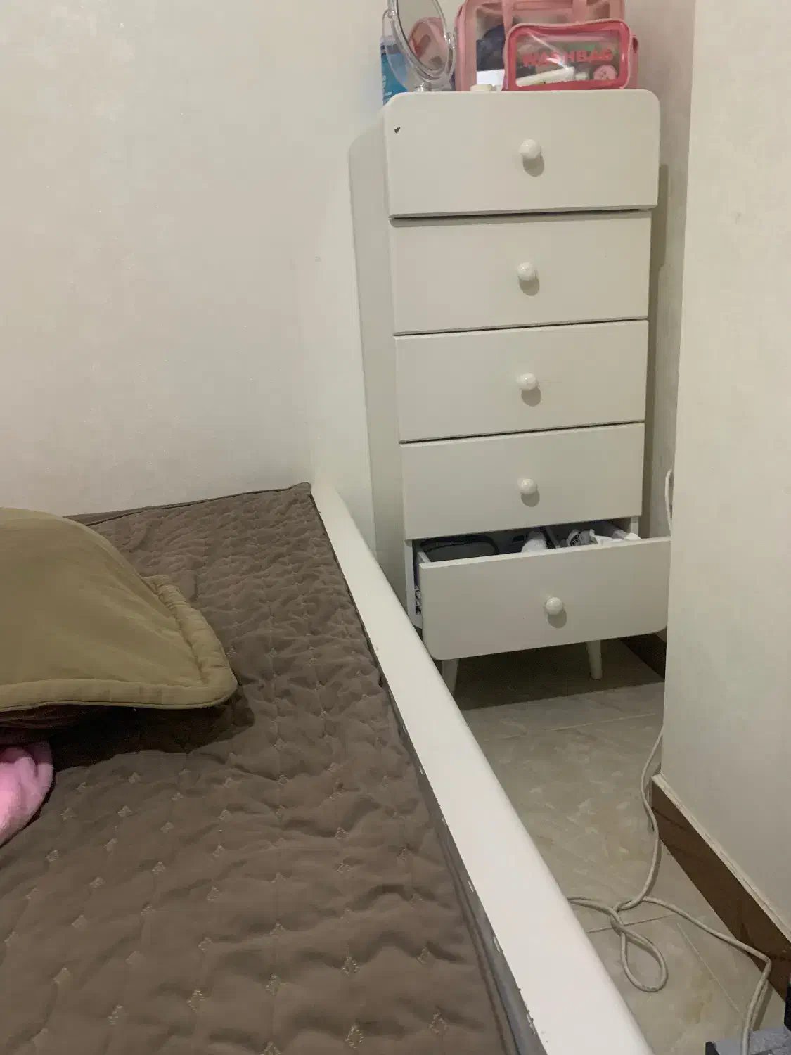 تخت خواب|تخت و سرویس خواب|اندیشه, اندیشه فاز ۴|دیوار