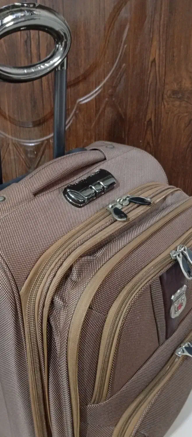 چمدان مسافرتی درحدنو سالم و تمیز|کیف، کفش، کمربند|رشت, سلیمانداراب|دیوار