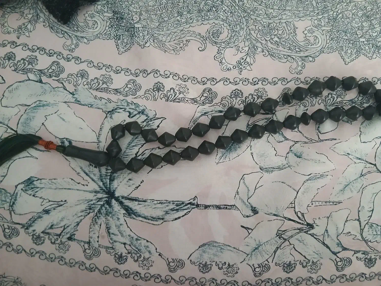 تسبیح یشم خراسانی اصل|کلکسیون اشیاء عتیقه|ری, سرتخت|دیوار