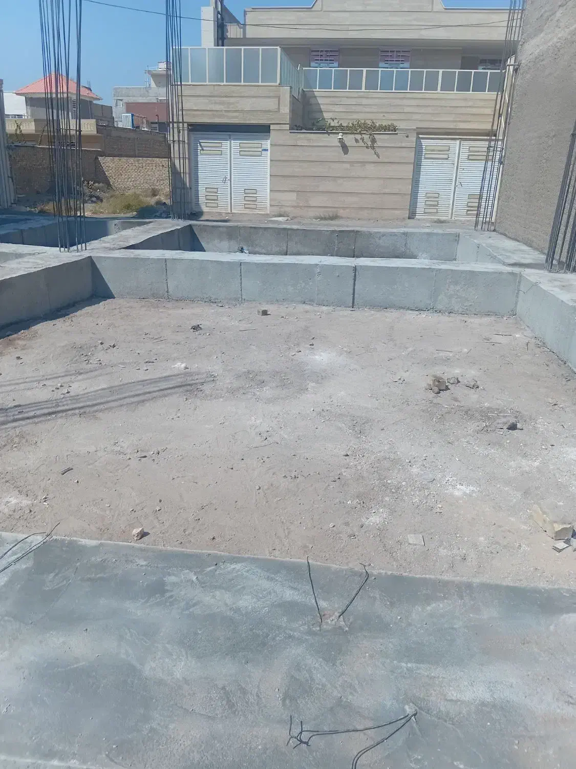 اجرای عمودی سقف بتن ریزی حصارحیاط|خدمات پیشه و مهارت|رفسنجان, |دیوار