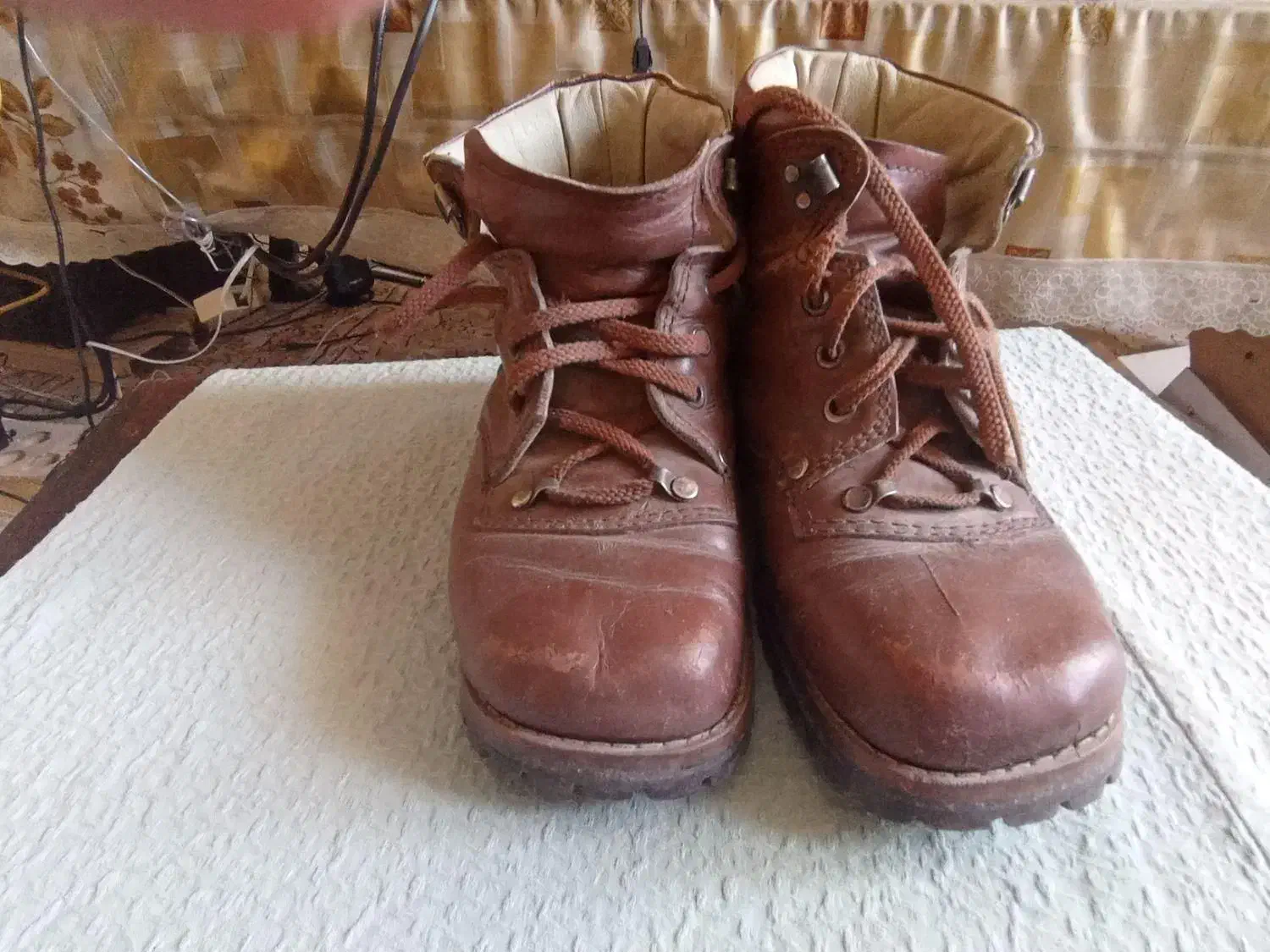 کفش چکمه سایز ۴۲|کیف، کفش، کمربند|اندیشه, اندیشه فاز ۲|دیوار