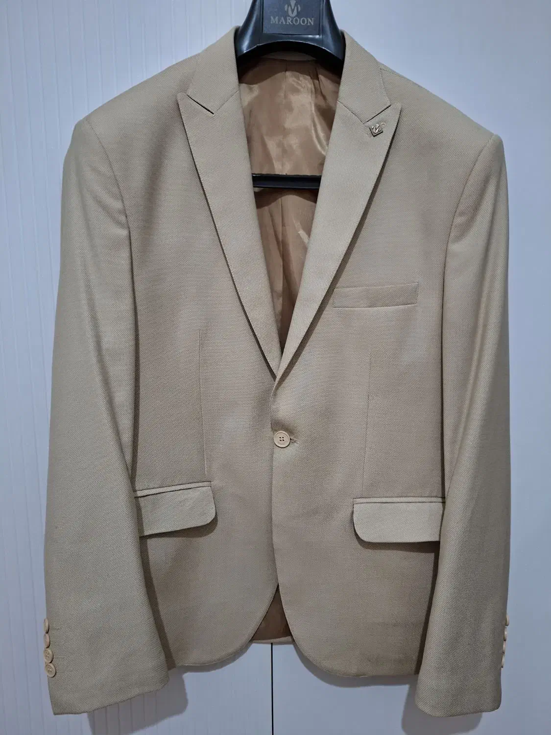 کت اسپرت|لباس|ری, سرتخت|دیوار