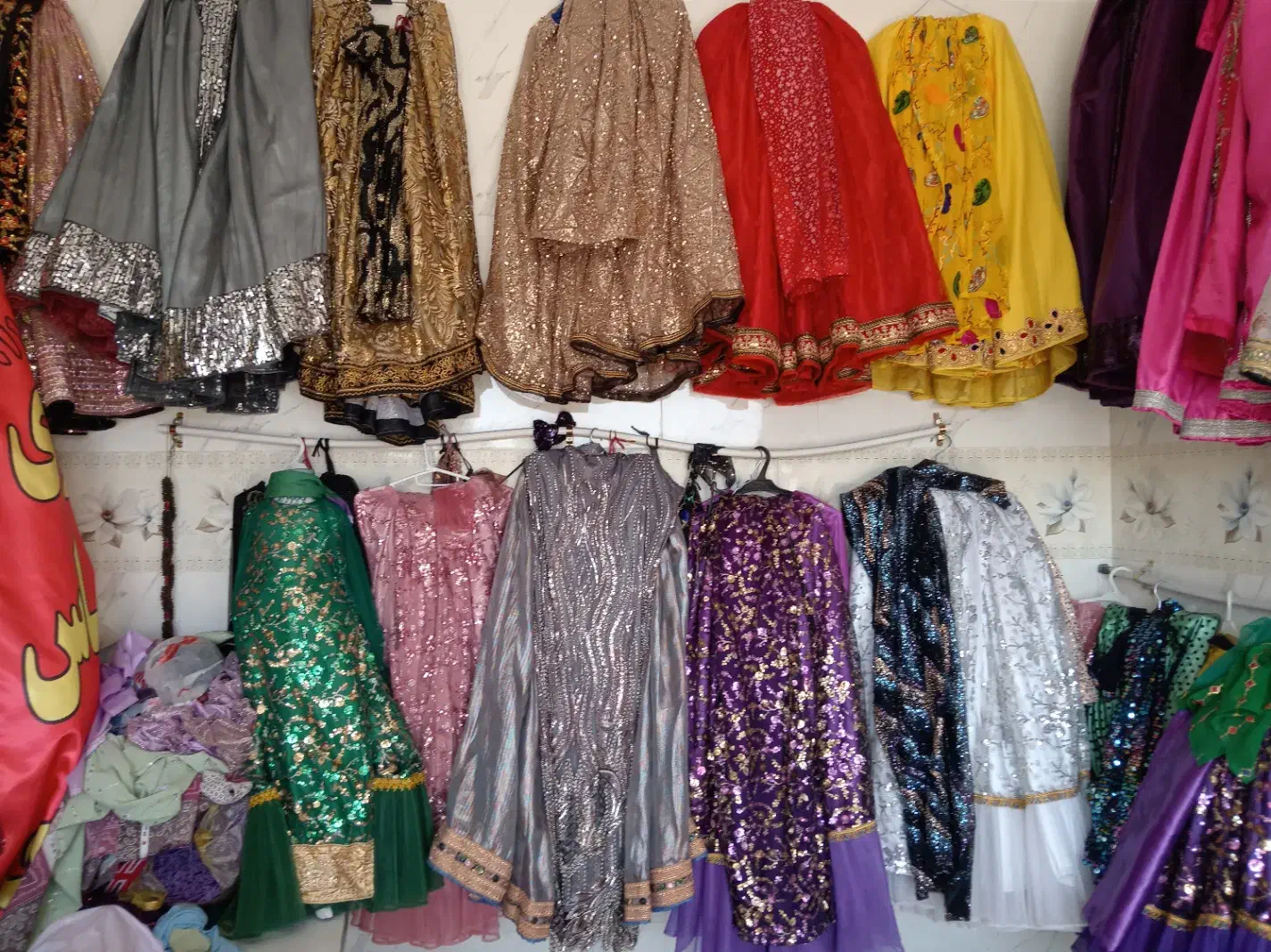 دوخت وتعمیرات کرایه لباس محلی|لباس|مرودشت, کناره|دیوار