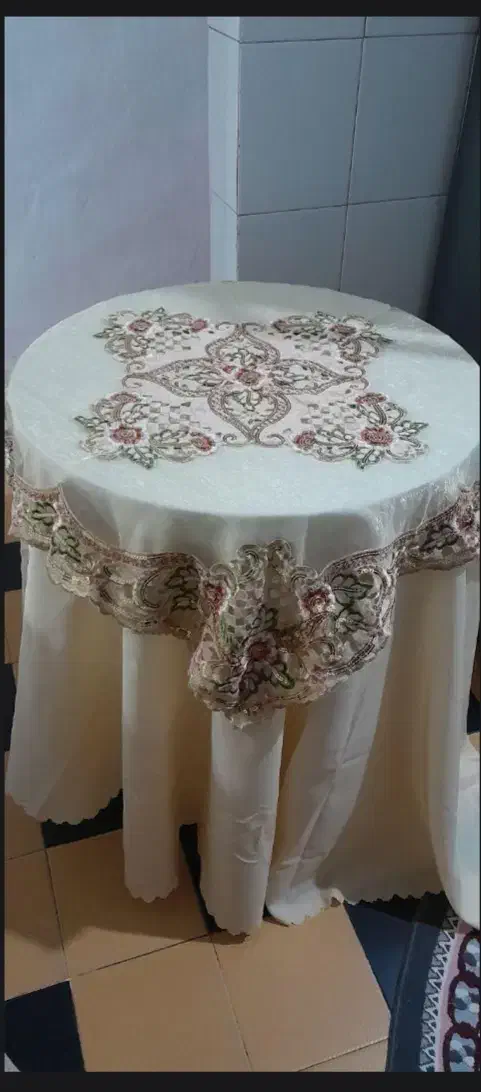 میزخاطره به همراه ۲عدد رومیزی سِت کاملا سالم|مبلمان خانگی و میز عسلی|چالوس, |دیوار