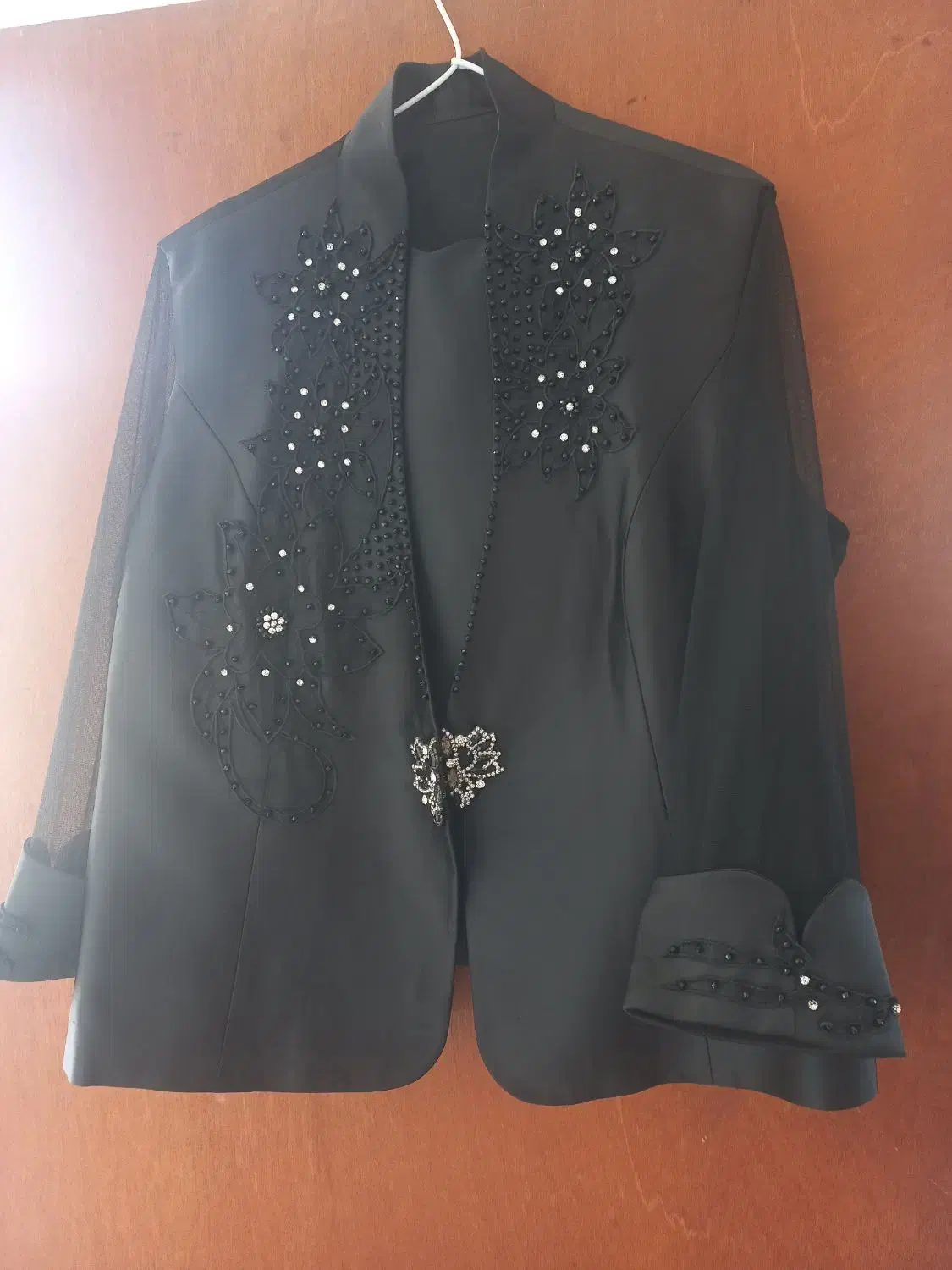 کت و دامن و تاپ|لباس|رشت, جانبازان|دیوار