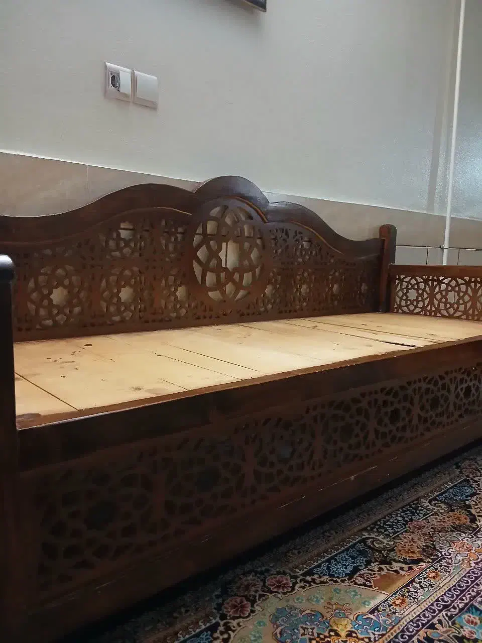 تخت سنتی|تخت و سرویس خواب|شاهینشهر, گزبرخوار|دیوار