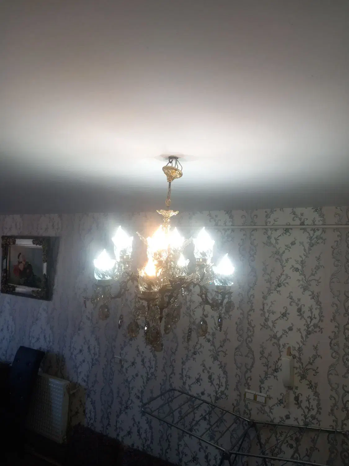 لوستر در سنگین وزن میباشد در حد نو به قیمت مناسب|لوستر و چراغ آویز|سهند, |دیوار