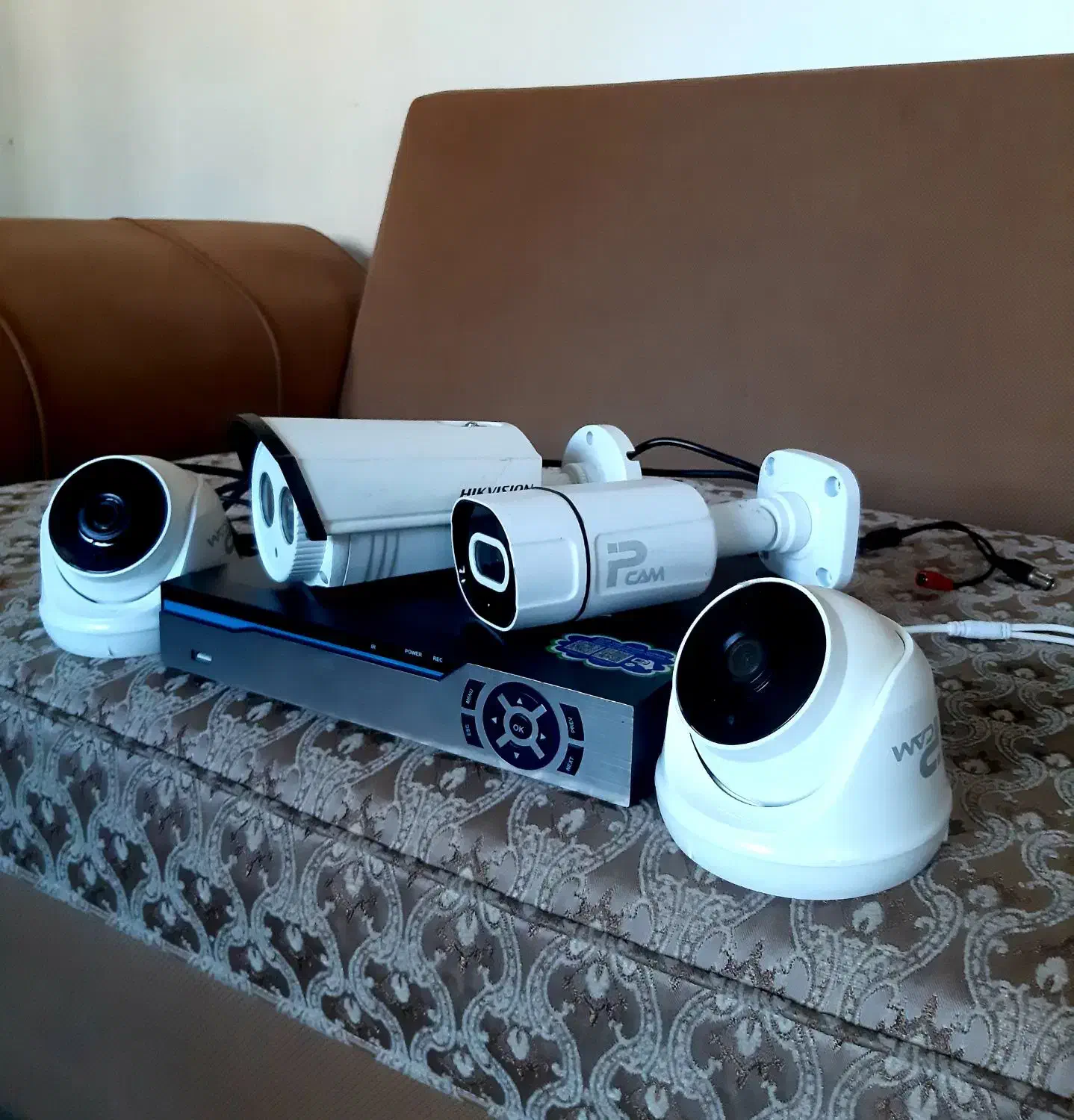 دستگاه AHD چهار کاناله . چهار عدد دوربین 2 . هارد|دوربین مداربسته|نوشهر, |دیوار