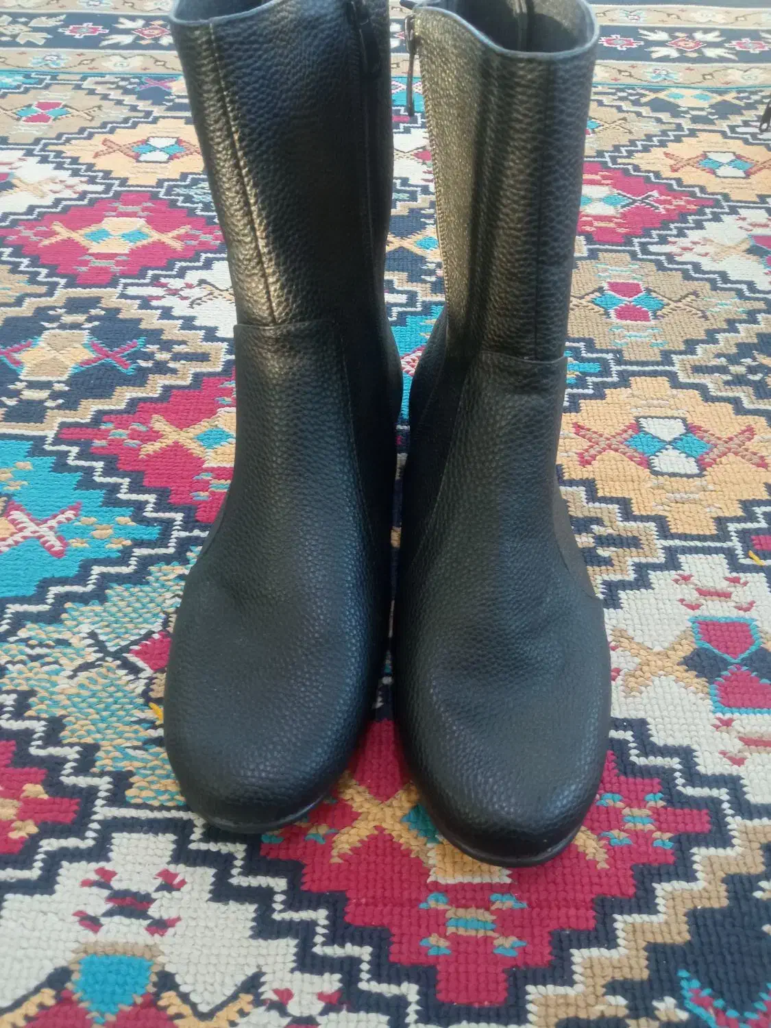 کفش|کیف، کفش، کمربند|اشتهارد, |دیوار