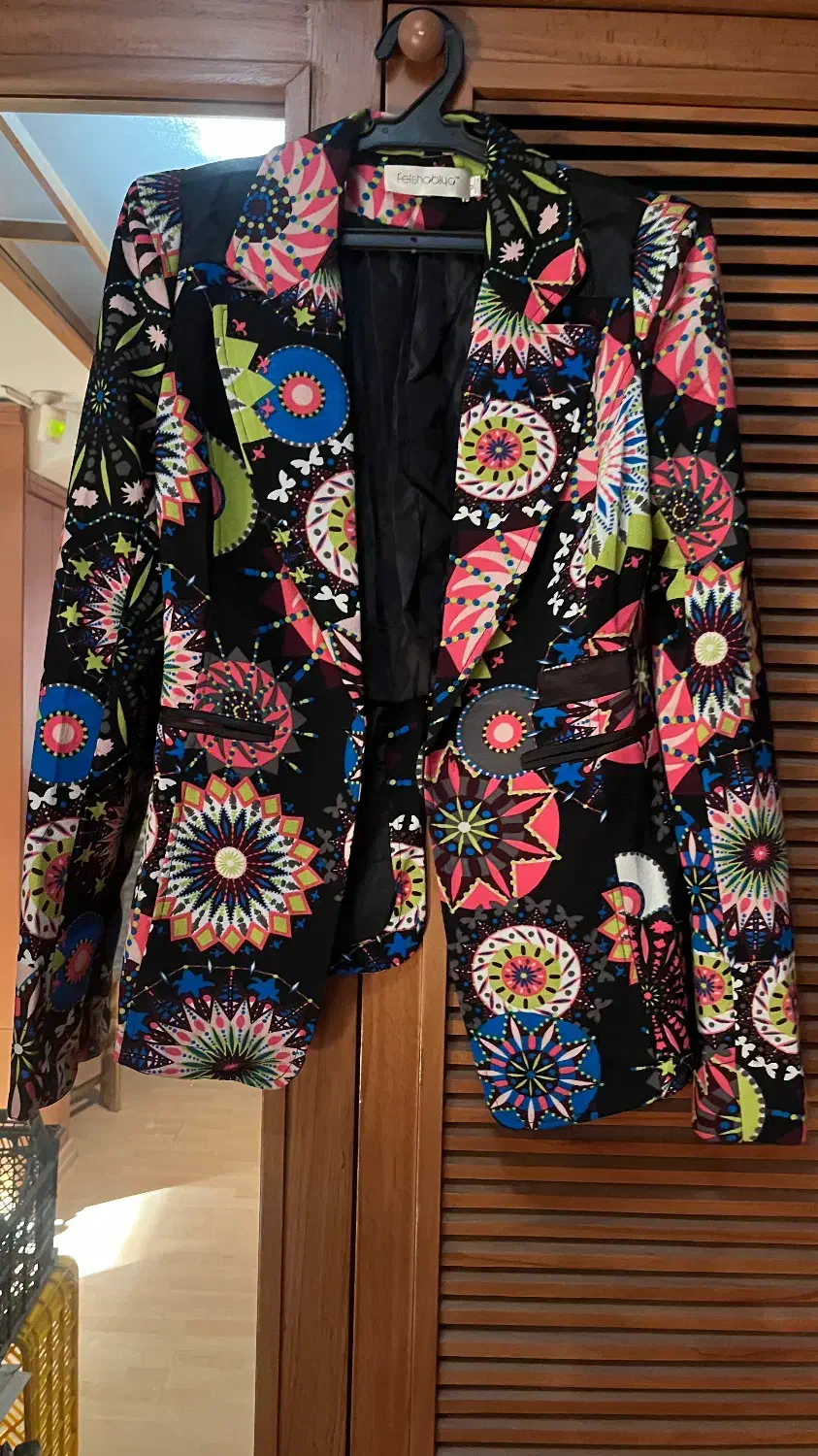 لباس|لباس|اصفهان, باغ زرشک|دیوار