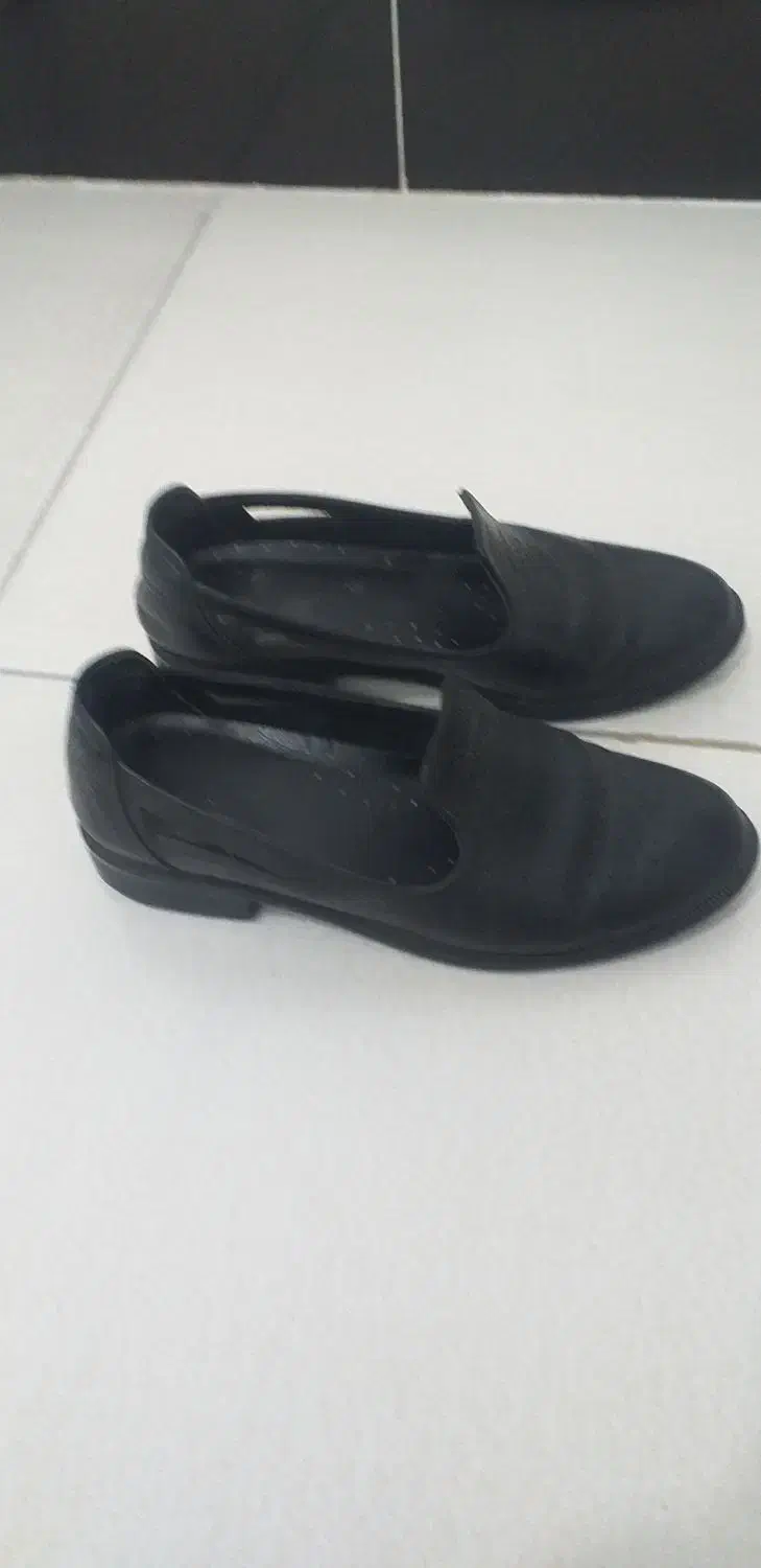 کفش چرم گاوی سایز۳۹ فقط ۵۰۰ هزار|کیف، کفش، کمربند|خرمآباد, |دیوار