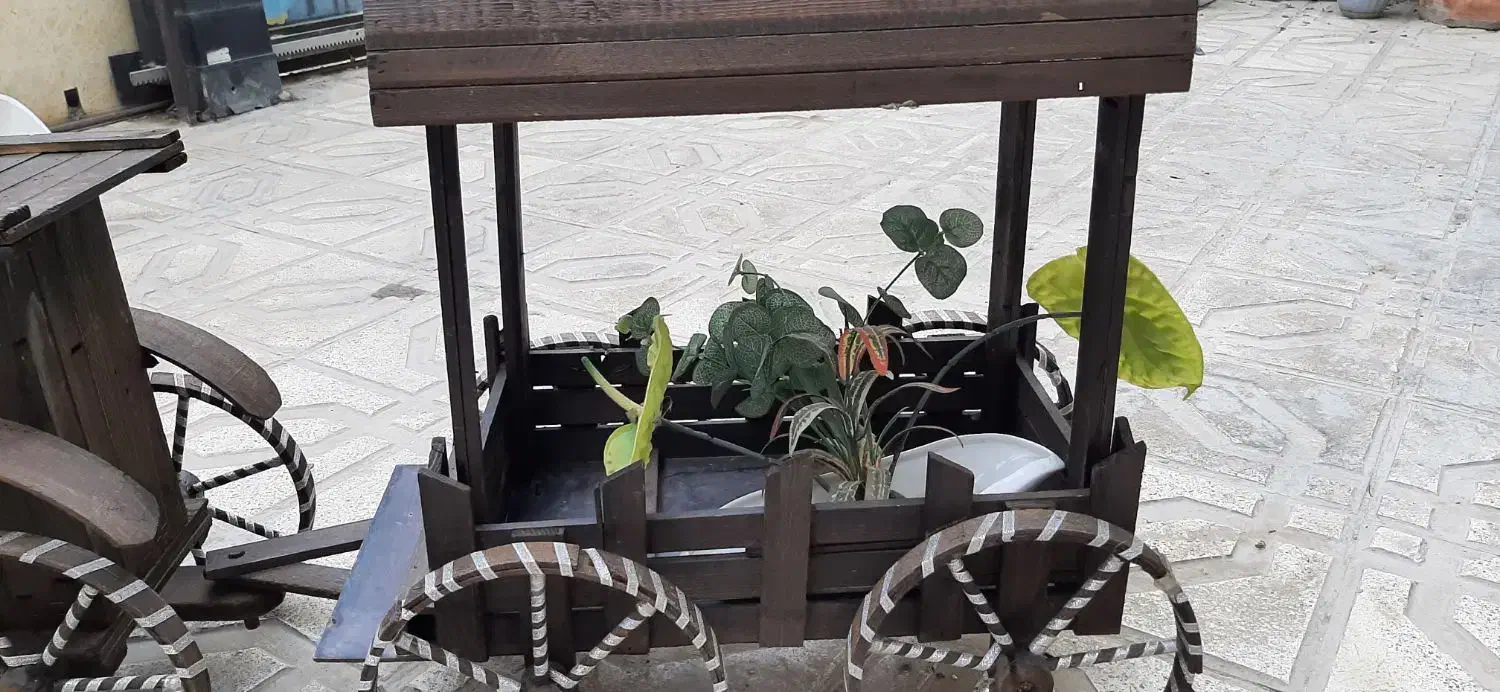 قطار چوبی|گل مصنوعی|قیامدشت - خاورشهر, |دیوار